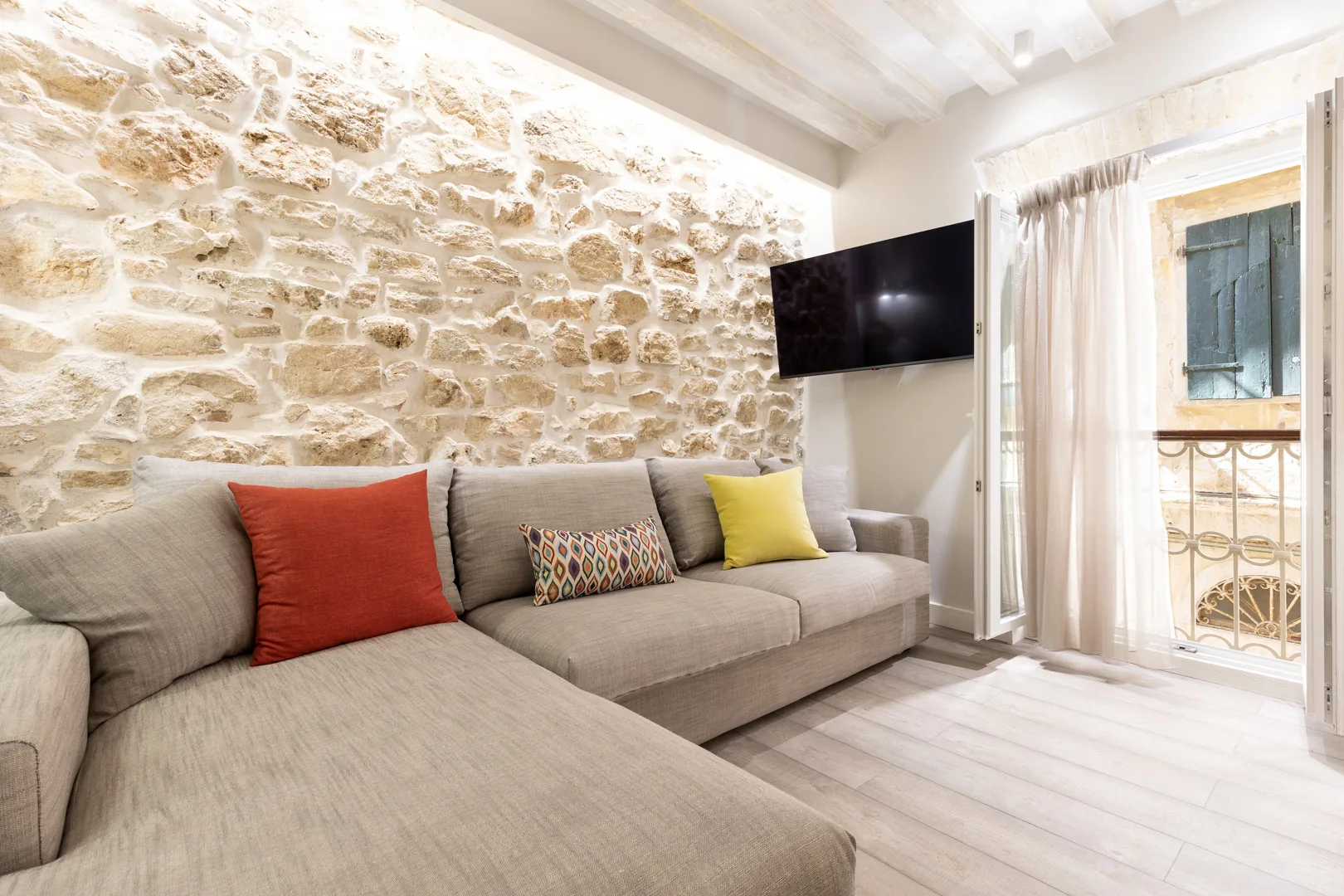 konnect.gr Petite Town Hall Apartment 007